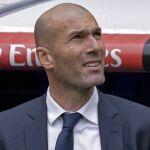 El técnico francés del Real Madrid, Zinedin Zidane, durante el partido en el estadio Santiago Bernabéu contra el Athletic de Bilbao