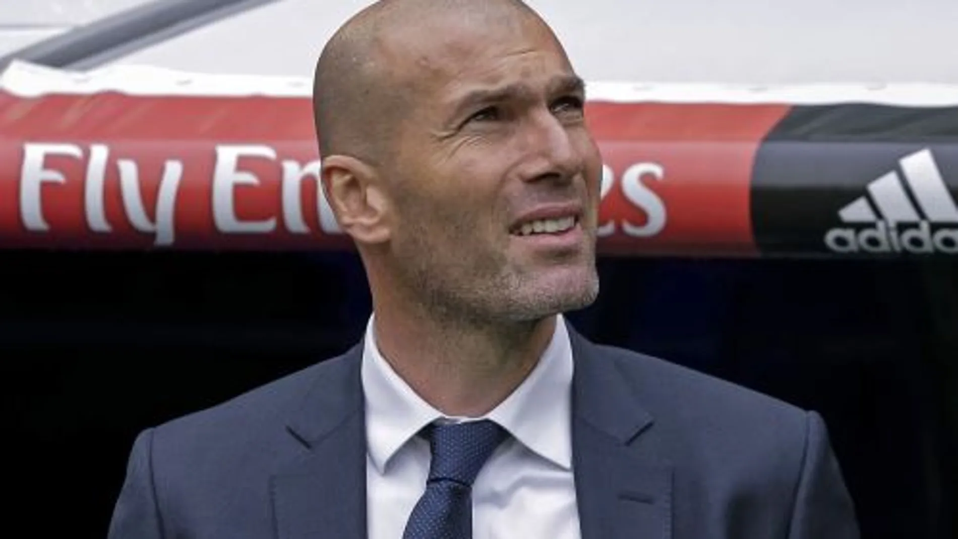 El técnico francés del Real Madrid, Zinedin Zidane, durante el partido en el estadio Santiago Bernabéu contra el Athletic de Bilbao