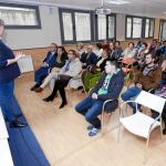 La responsable de Formación de Alzheimer León, Tomi Ugedos, durante uno de los cursos de formación