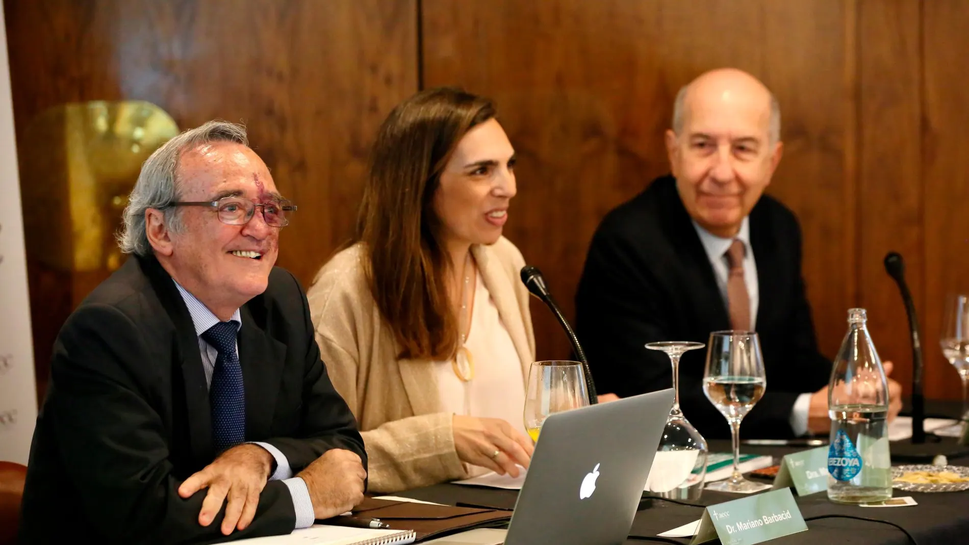 Los doctores Mariano Barbacid, Marta Puyol y Alfredo Carrato presentan los últimos avances en la investigacion del cáncer de páncreas. Foto: Cristina Bejarano