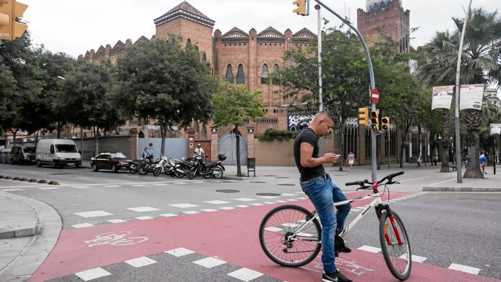 El colectivo de los ciclistas es el que menos conciencia tiene de cometer infracciones, según el estudio del RACC