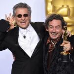 Mark Mangini y David White posan con el Oscar a Mejor Edición de Sonido por «Mad Max: Fury Road»