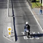 Prohibido el uso del carril bus de la Castellana a las motos desde este domingo