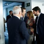 El presidente murciano, López Miras, saluda al líder del PP nacional, Pablo Casado