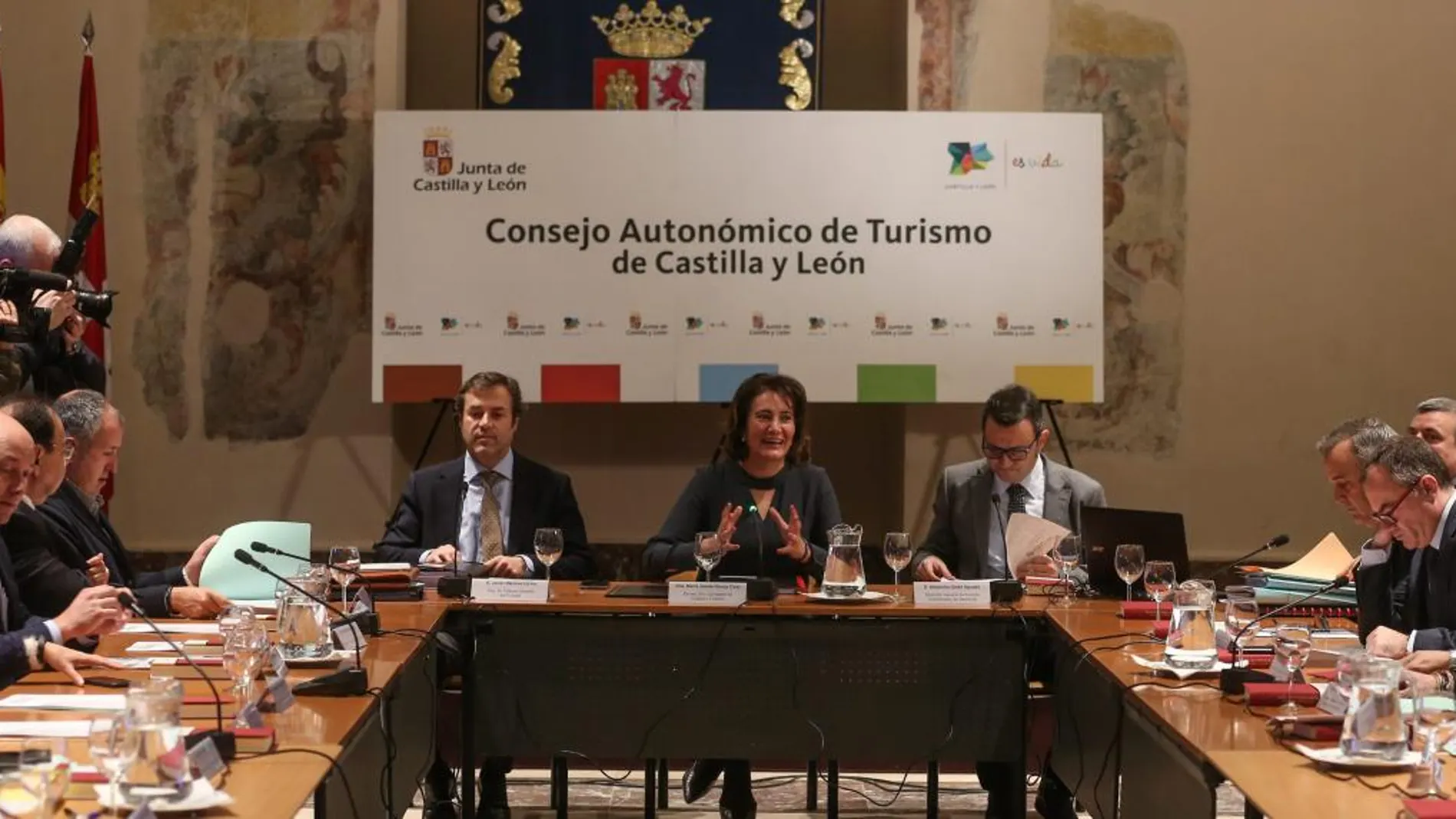 María Josefa García Cirac junto a Javier Ramírez preside el Consejo Autonómico de Turismo en Valladolid