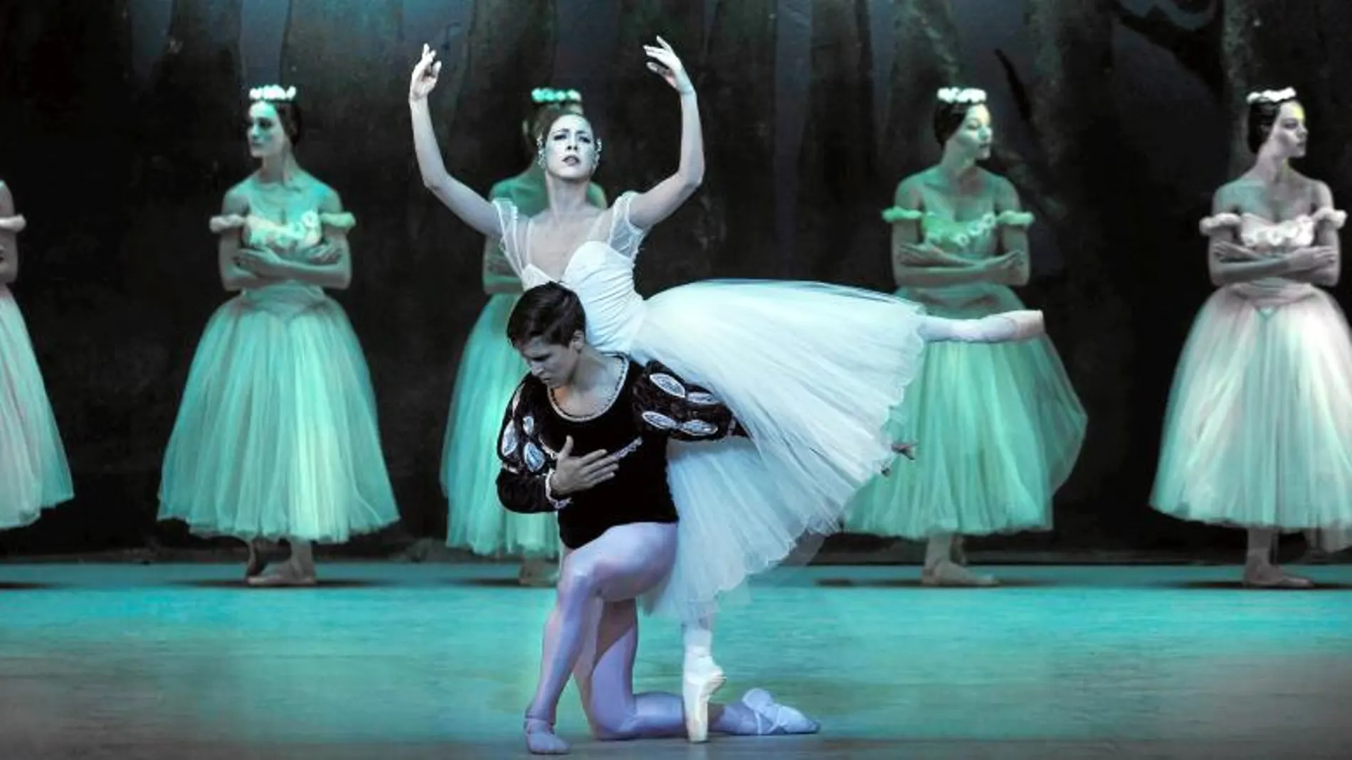 Un momento del Ballet Nacional de Cuba interpretando una escena de «Giselle»