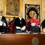 Fernando Rey y Daniel Miguel junto con los rectores de la Universidad de Salamanca y de León