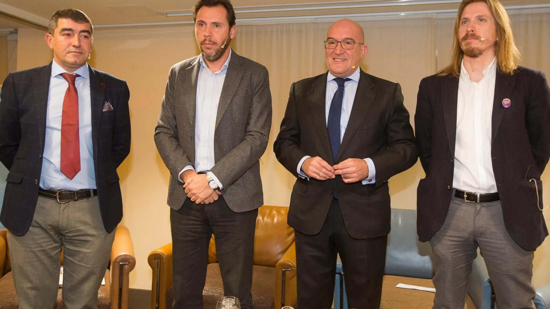 El director de El Mundo-Diario de Castilla y León, Pablo Lago, junto a Óscar Puente, Jesús Julio Carnero y Pablo Fernández