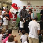 Oso Bogey con los niños