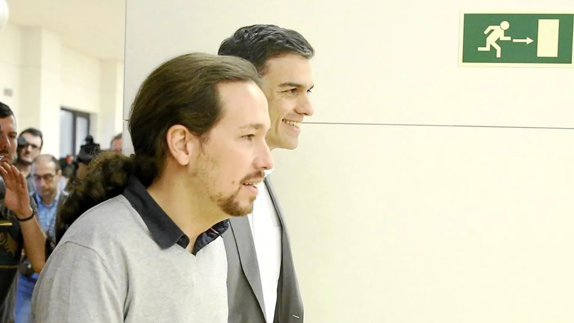 El líder de Podemos, Pablo Iglesias, y el del PSOE, Pedro Sánchez, el pasado viernes en su primer y último encuentro en el Congreso de los Diputados