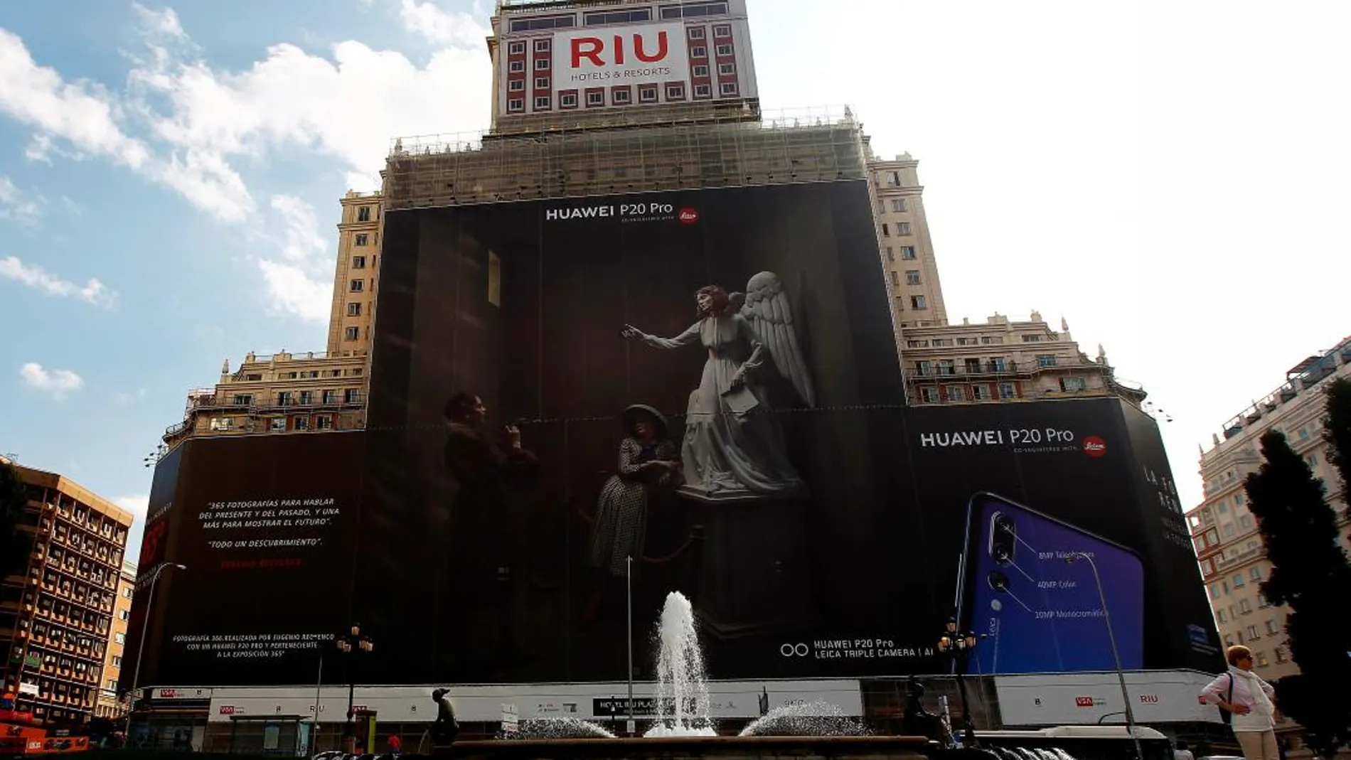 Aspecto del Edificio España durante las labores de rehabilitación.