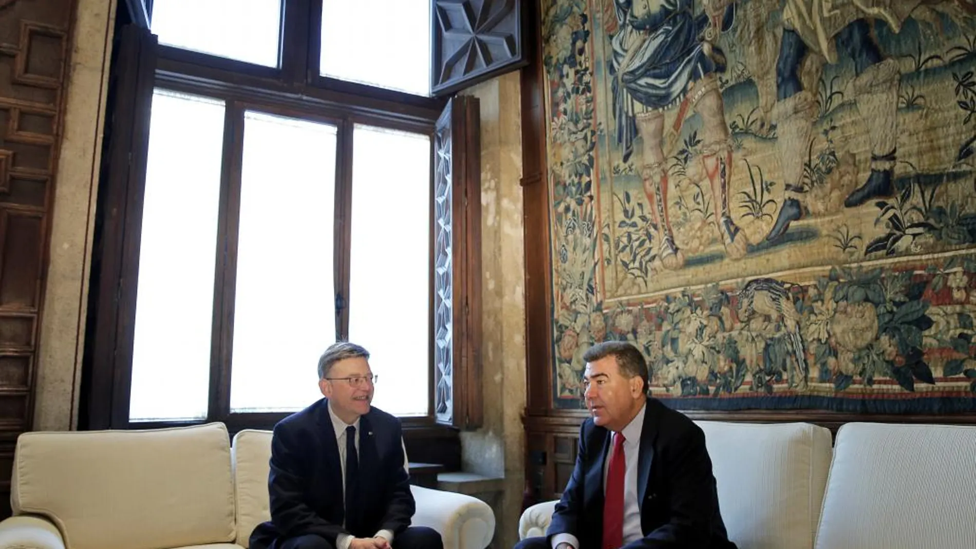 El presidente de la Generalitat, Ximo Puig, ayer durante su encuentro con Carlos Bertomeu