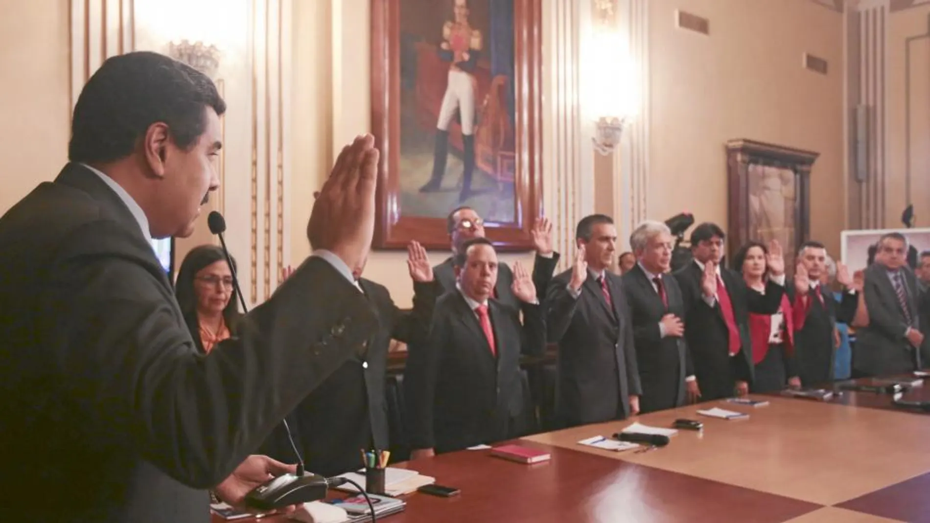 El presidente venezolano toma juramento a los ministros de su nuevo Gobierno con el que ha afianzado la ortodoxia del Socialismo del siglo XXI