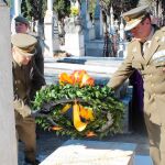 El general Rivas deposita una ofrenda floral en el Panteón militar