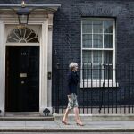 Theresa May leaves sale de Downing Street la semana pasada