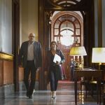 La presidenta del Parlament, Carme Forcadell junto al primer secretario de la Mesa llegan a la reunión de la Mesa del Parlament