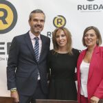 Milagros Marcos junto a la presidenta de la DO, Carmen San Martín, y el director general, Santiago Mora