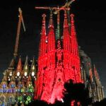 La Sagrada Familia se iluminó de rojo por los cristianos perseguidos
