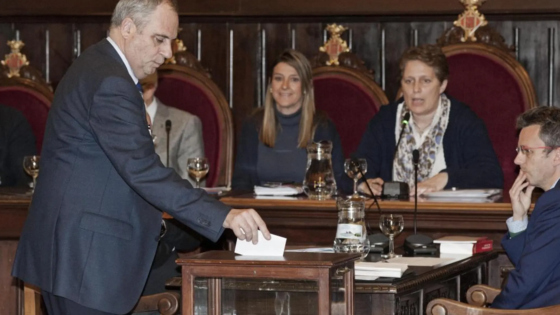 El convergente Albert Ballesta deja el Ayuntamiento de Girona en manos de PSC y su compañera Marta Madrenas