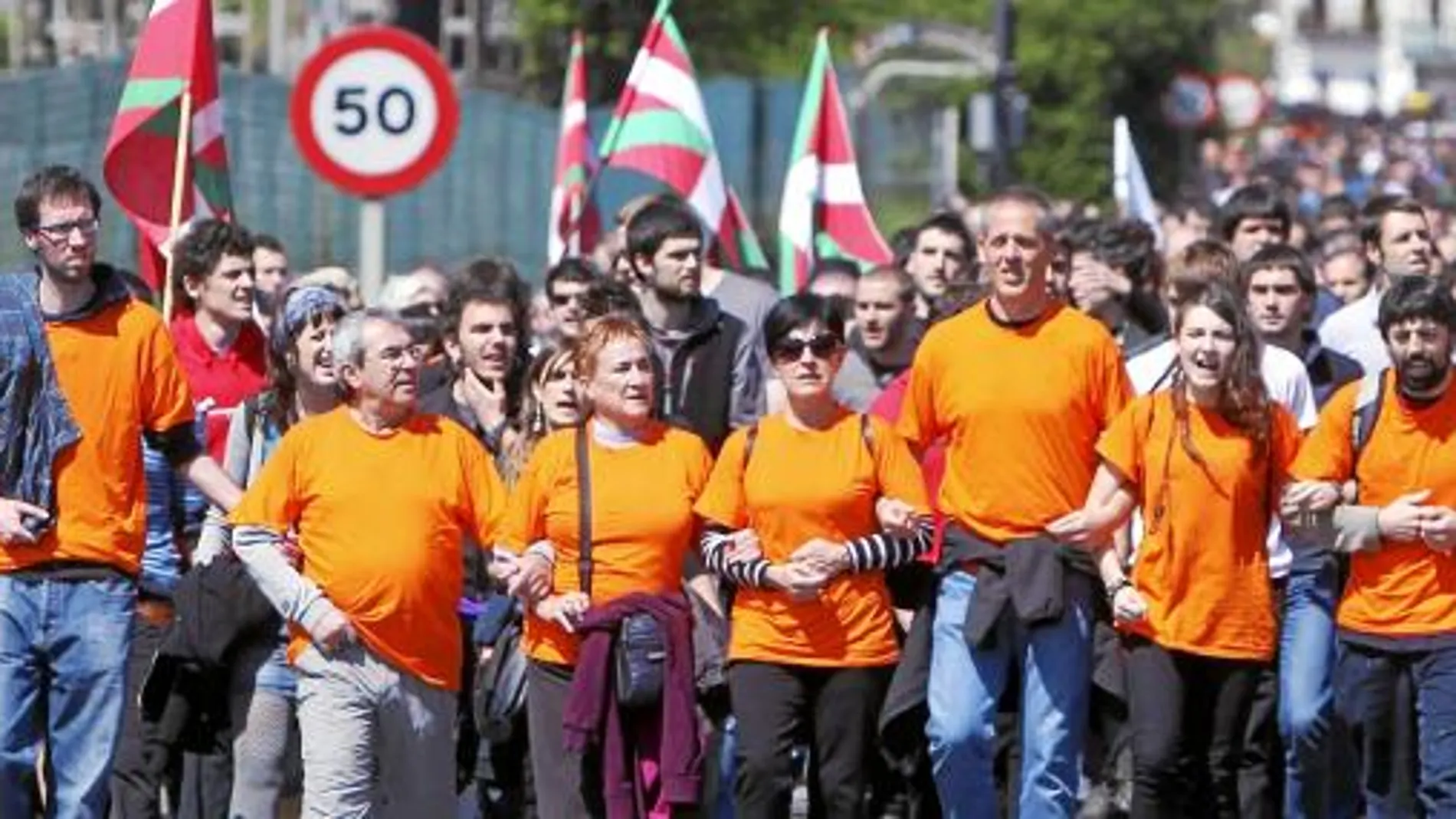 Cargos de Bildu marchan a favor de los condenados de Segi