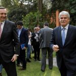 El ministro español de Asuntos Exteriores, Alfonso Dastis (d), y el embajador de España en México, Luis Fernández-Cid (i)