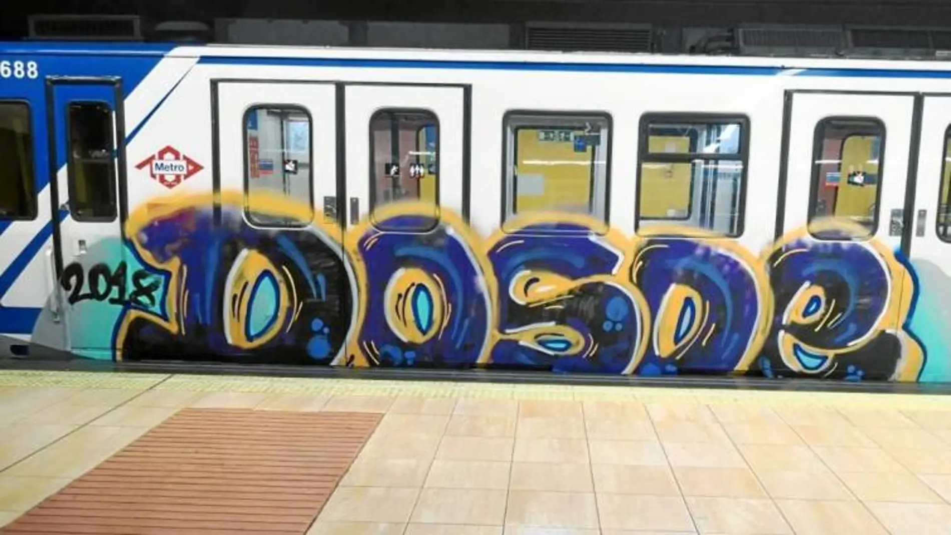 Imagen de archivo de grafitis en un vagón de metro