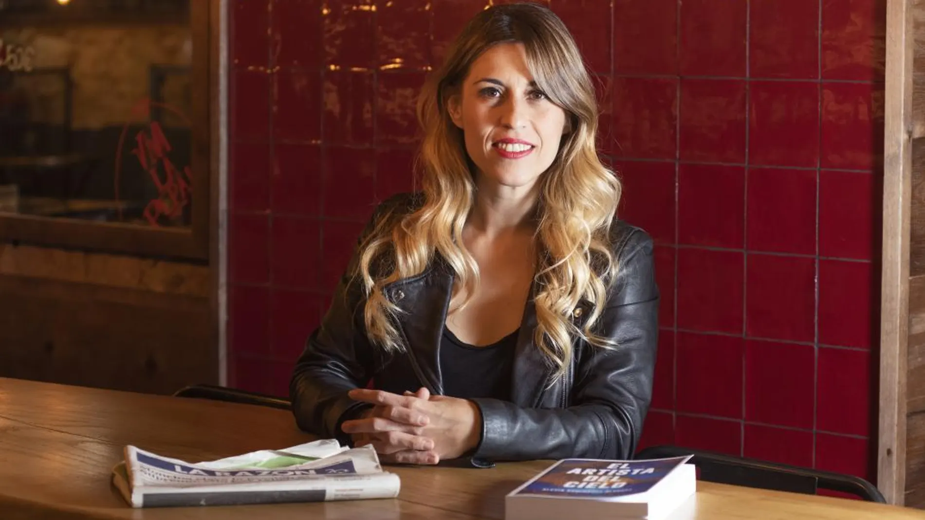 Alexia Domínguez: «No estaba hecha para la realidad y me refugié en la ficción»
