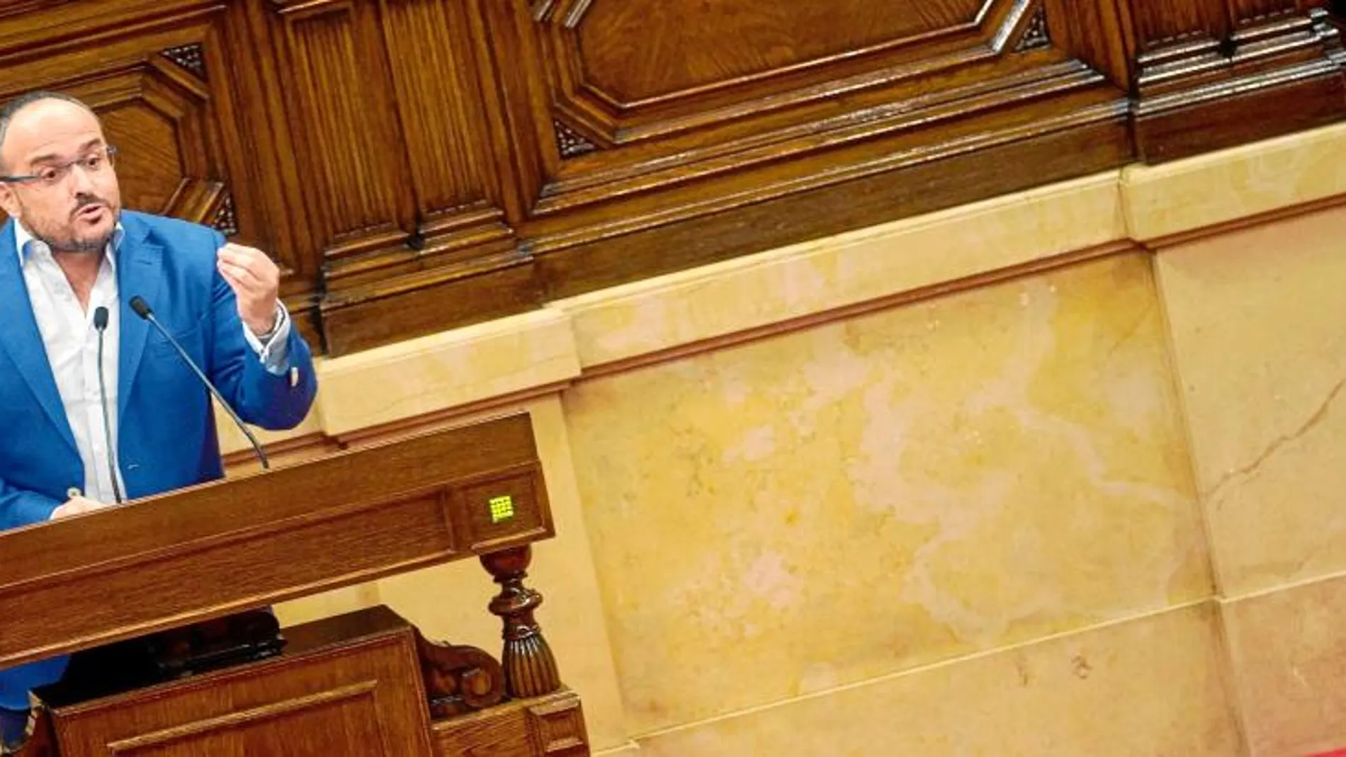 Alejandro Fernández durante una de sus últimas intervenciones en el pleno del Parlament
