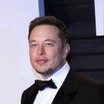 Fotografía de archivo del 26 de febrero de 2017 que muestra a Elon Musk después de la ceremonia de los Premios Oscar, en Beverly Hills.