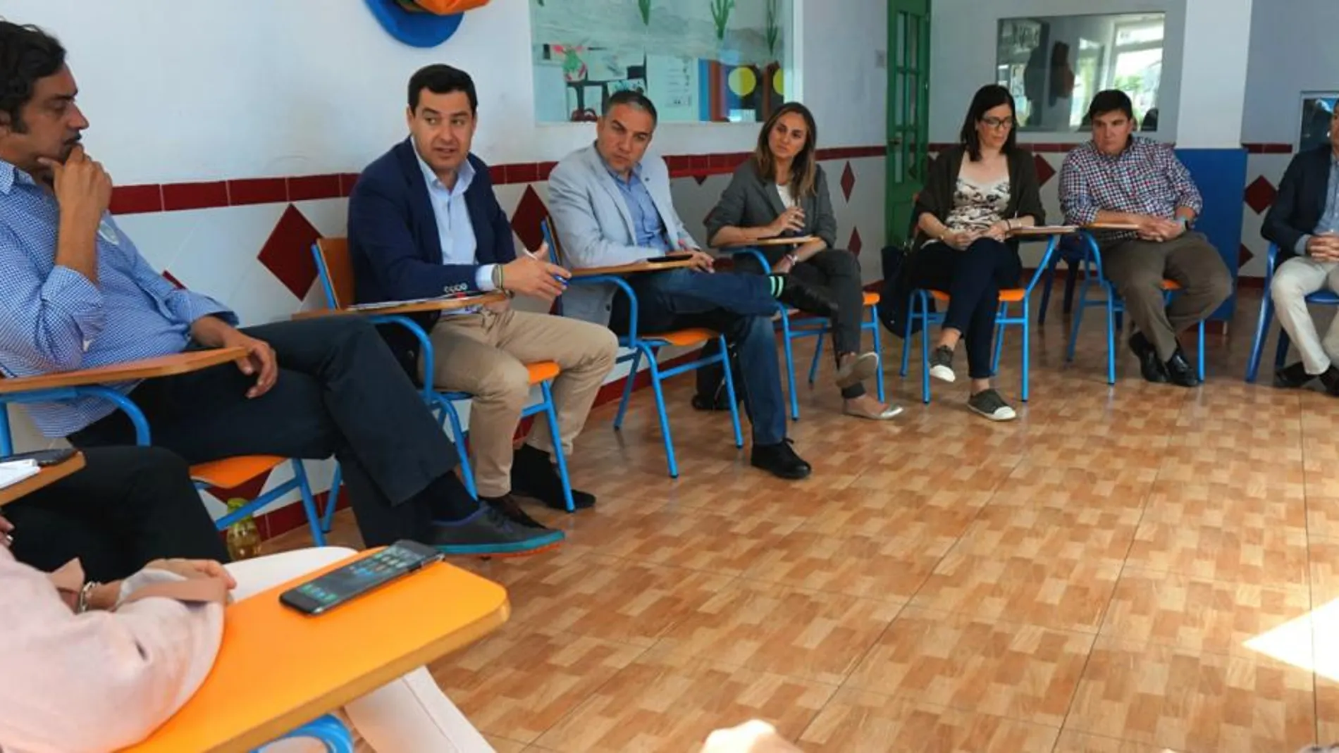 El presidente del PP-A se reunió ayer en Málaga con representantes de las escuelas infantiles