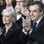 Francois Fillon y su mujer, Penélope, el pasado fin de semana en un acto político en París