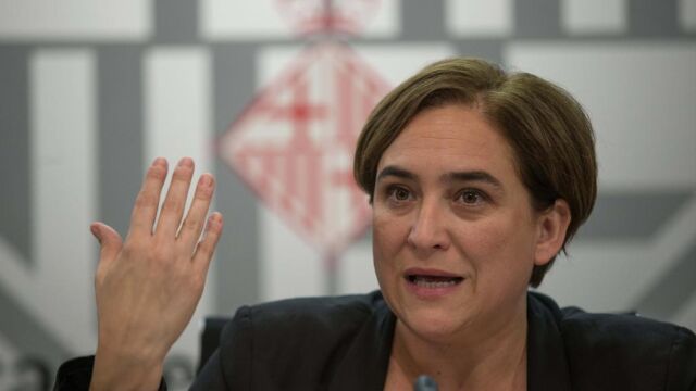 El líder del PP en el Ayuntamiento de Palafolls (Barcelona), Oscar Bermán, ha afirmado que la alcaldesa de Barcelona, Ada Colau, debería estar limpiando suelos si ésta fuera "una sociedad seria y sana"