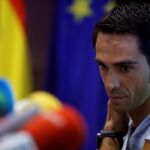 Alberto Contador durante una rueda de prensa ofrecida después de un examen médico