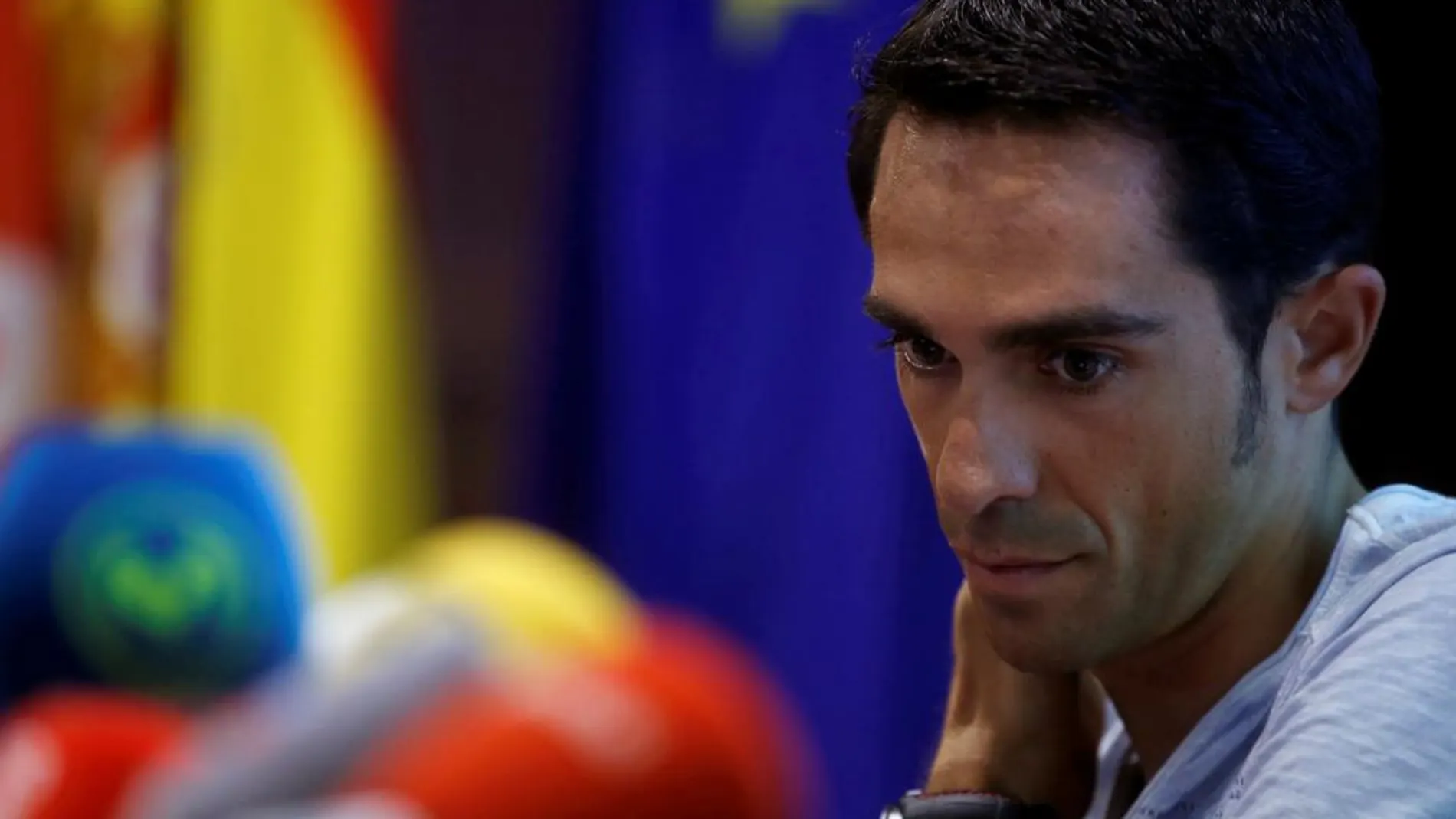 Alberto Contador durante una rueda de prensa ofrecida después de un examen médico