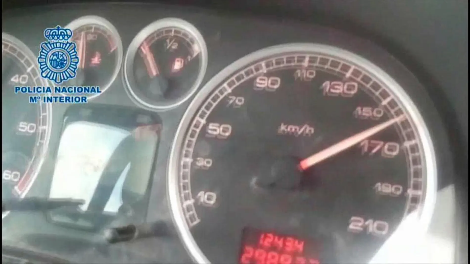 Detenido un menor por conducir a 160 km/h mientras su padre le grababa con el móvil
