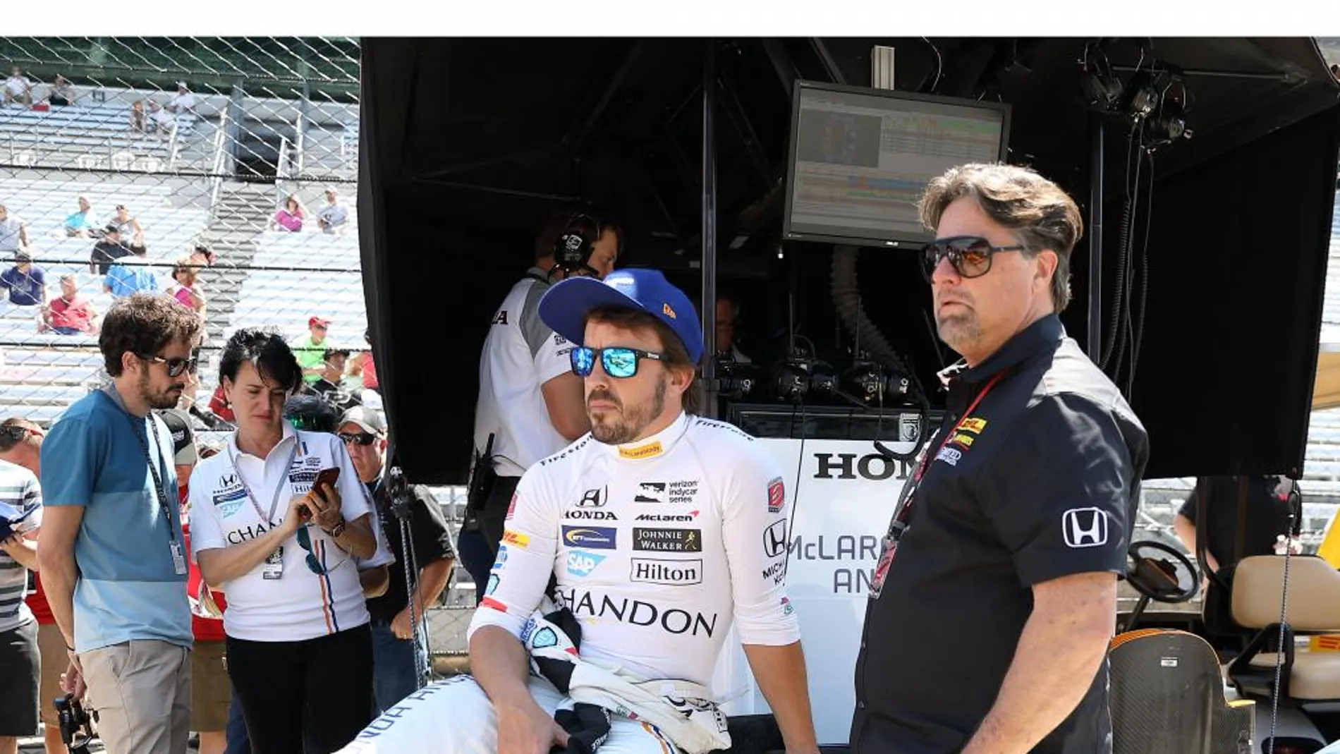Fernando Alonso, junto a Michael Andretti, el jefe del equipo