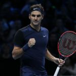 Federer acelera, Djokovic arrasa