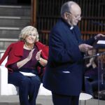 Carmena acudió ayer como conferenciante al campus de la Universidad de Deusto en San Sebastián, donde fue presentada por el obispo emérito de San Sebastián, Juan María Uriarte