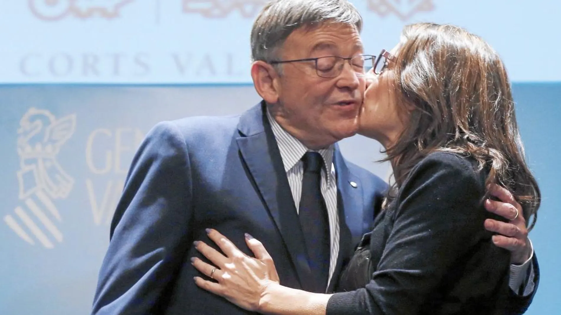 El presidente de la Generalitat Valenciana, Ximo Puig, y la vicepresidenta, Mónica Oltra, durante el acto que celebran en el Círculo de Bellas Artes de Madrid para reclamar una financiación autonómica justa