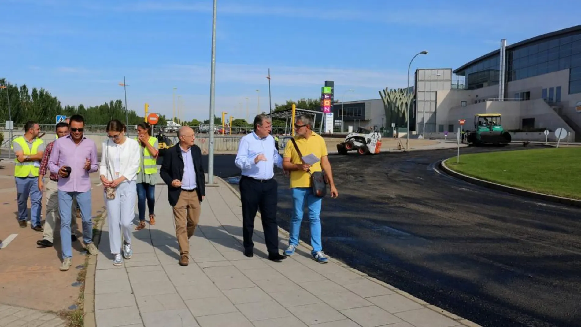 Silván visita las obras en la Avenida de la Cruz Roja