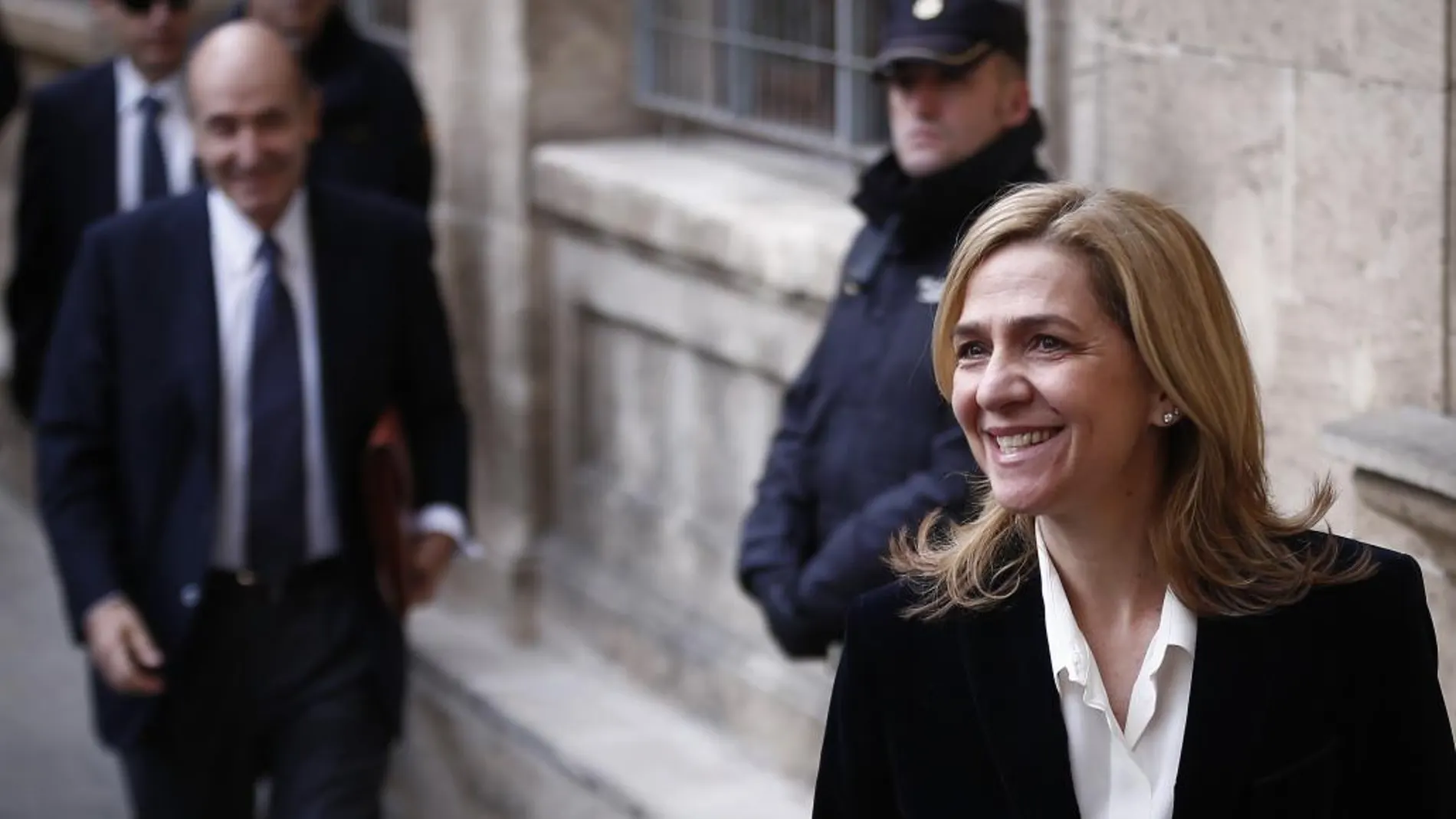 La Infanta Cristina a la salida de los Juzgados de Palma de Mallorca tras declarar ante el Juez Castro en febrero del año pasado