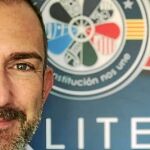En la imagen, David Hernández, un policía local que asumió la presidencia de la asociación Politeia, y que se muestra ambicioso