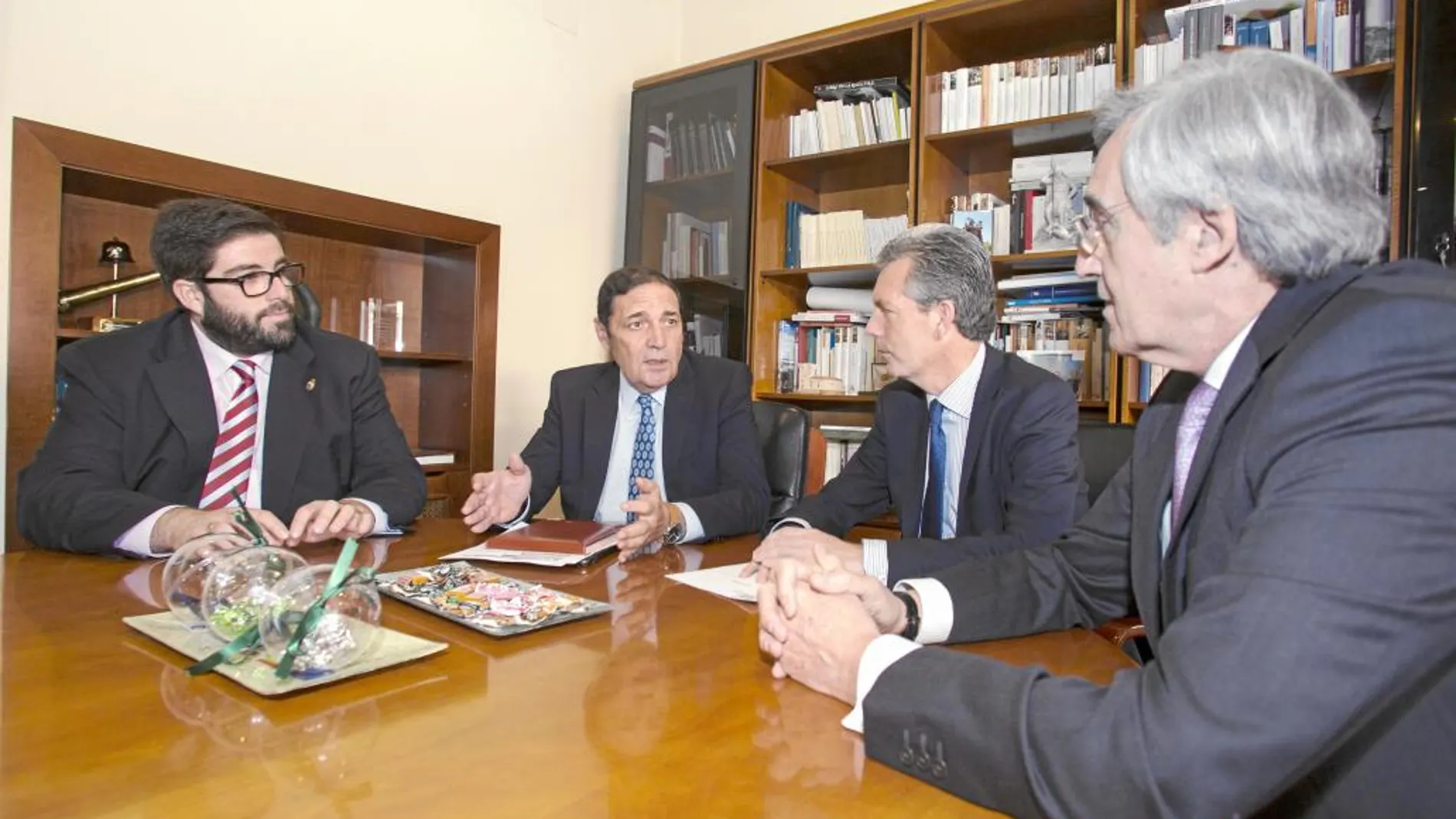 Sáez Aguado en el encuentro mantenido con José Luis Rivas, Sánchez Cabrera y Hernández Herrero