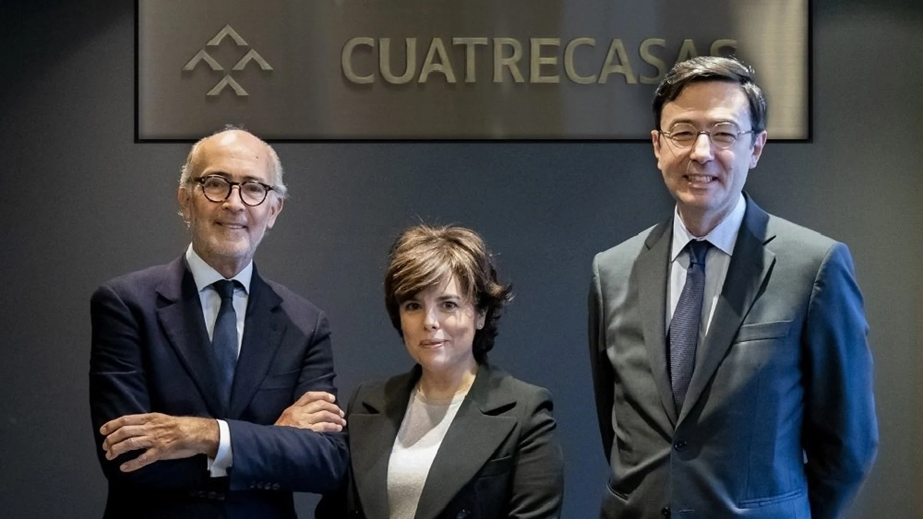 Rafael Fontana,presidente ejecutivo del bufete, Soraya Sáenz de Santamaría, nuevo fichaje y Jorge Badía, director general de Cuatrecasas