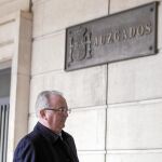 El ex consejero Antonio Fernández, ayer en los juzgados sevillanos