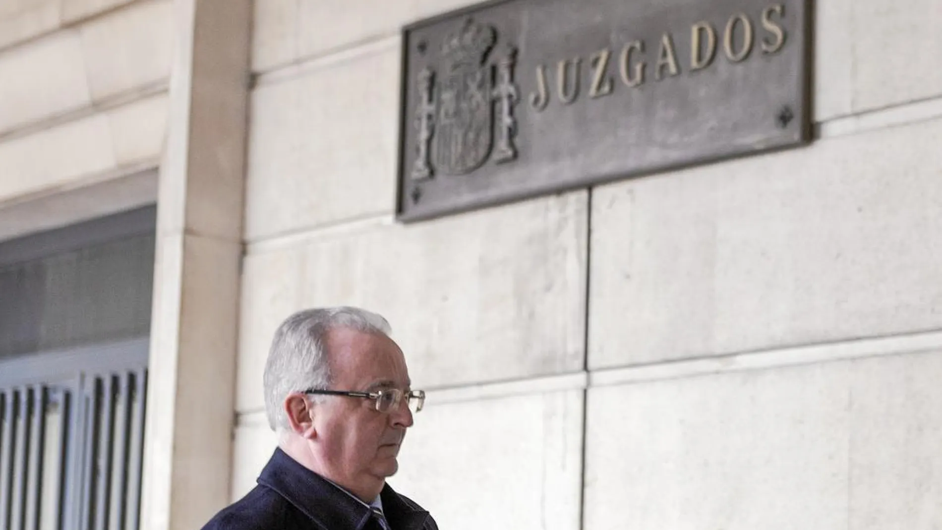 El ex consejero Antonio Fernández, ayer en los juzgados sevillanos