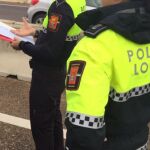 Localizado un menor que deambulaba por la calle tras marcharse su madre «de fiesta»