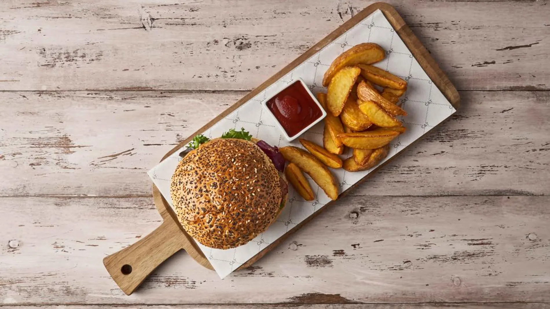 Café & Tapas presenta su nueva carta con más tapas, ensaladas, hamburguesas y dulces