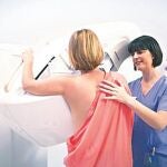 Los equipos de mamografías con un único disparo son capaces de obtener imágenes espectrales con la mínima dosis de radiación y la mayor comodidad postural para la paciente