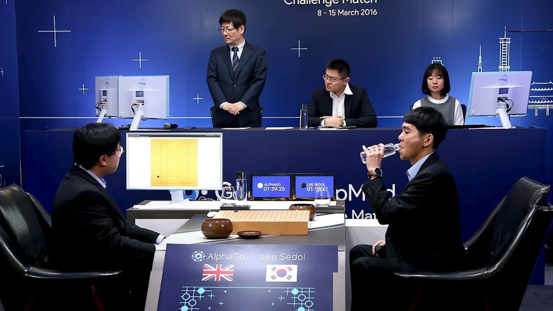 El surcoreano Lee Se-dol, en su combate contra el programa de inteligencia artificial AlphaGo de Google